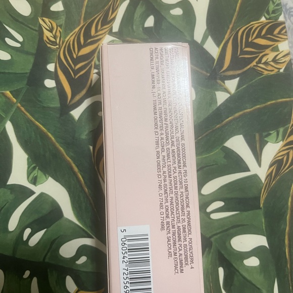 Charlotte Tilbury Airbrush Flawless Longwear Foundation in 10 Warm - Picture 4 of 5